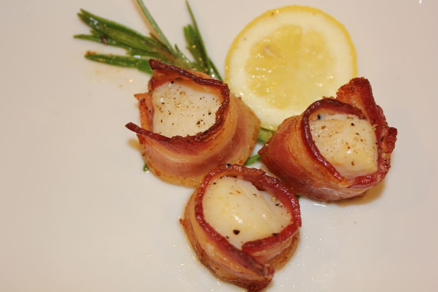 Bacon Wrapped Scallops Recipe – Rosemary Lemon Garlic Butter